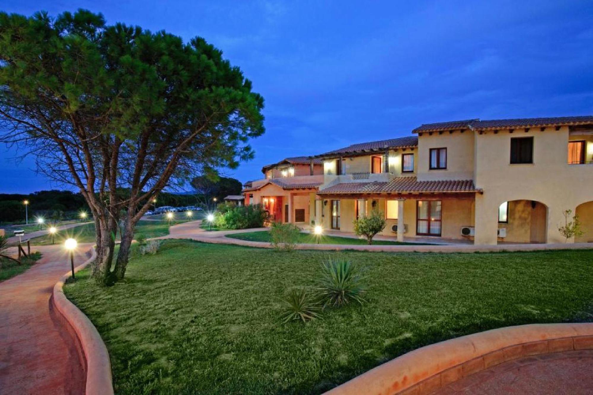 Residence Pierre & Vacances Vignola Mare Exterior photo