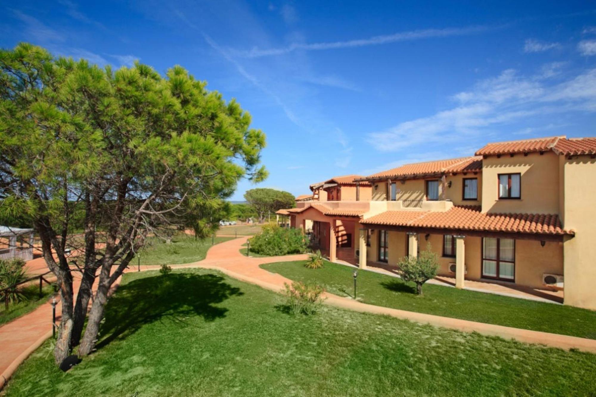 Residence Pierre & Vacances Vignola Mare Exterior photo