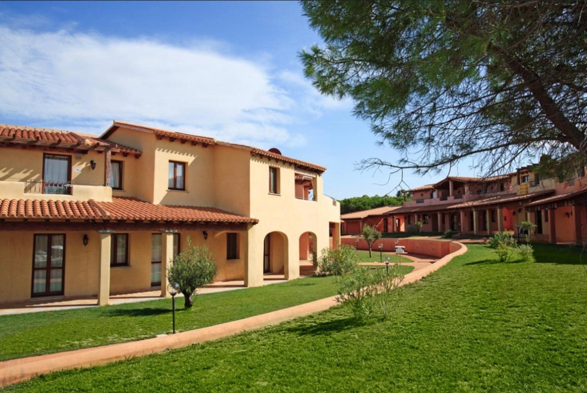 Residence Pierre & Vacances Vignola Mare Exterior photo