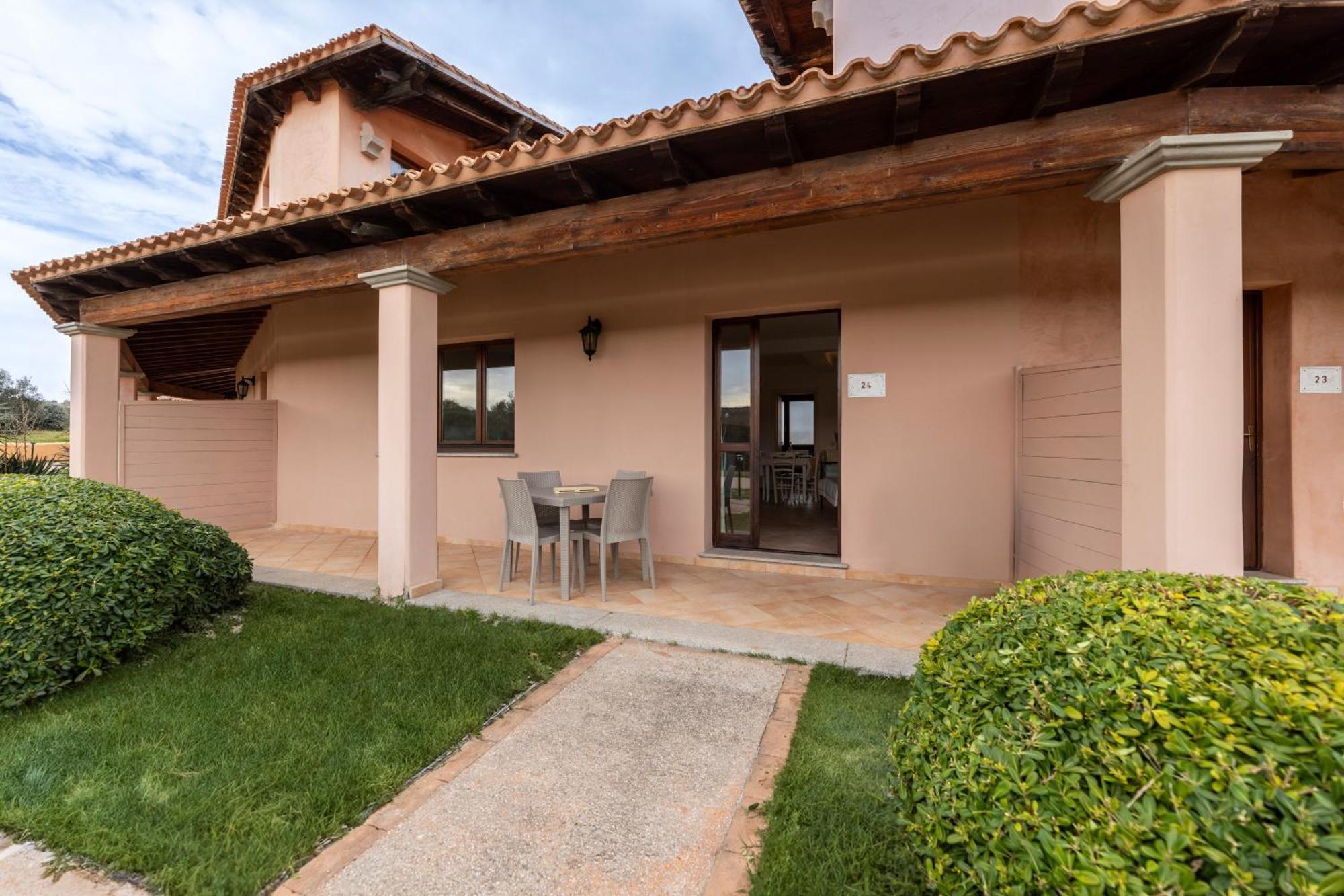 Residence Pierre & Vacances Vignola Mare Exterior photo